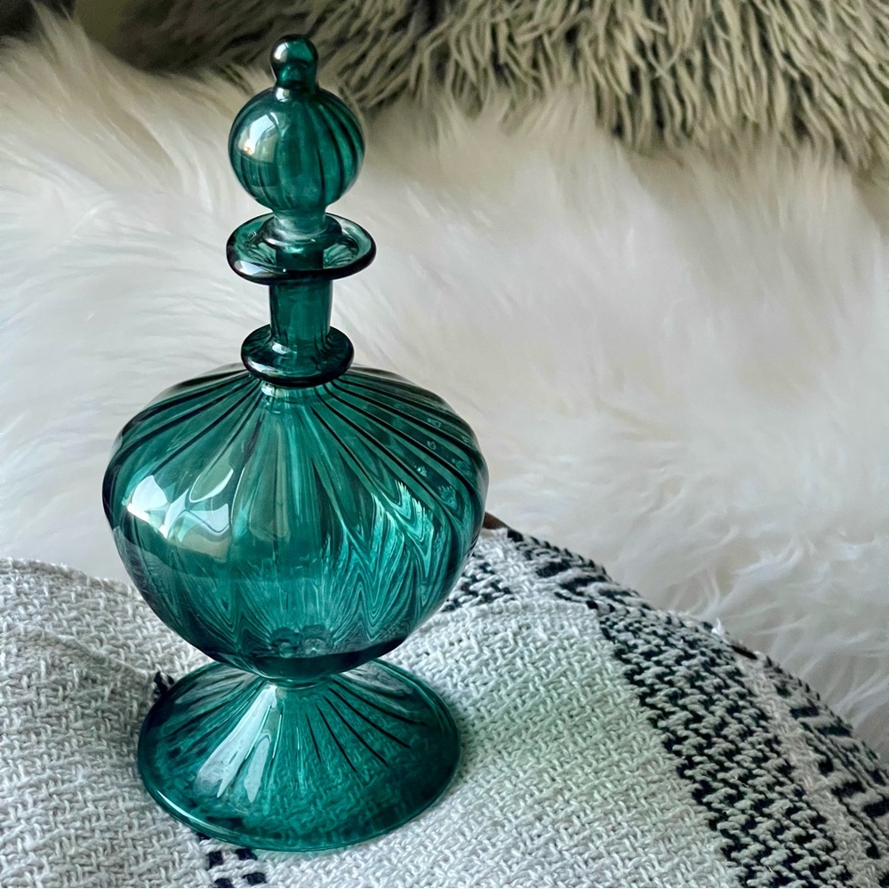 Fragrance Decanter Decorative Bottle Hand Blown Glass Art 7" Tall with Stopper
